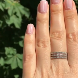 Серебряное кольцо тройное с камнями фото