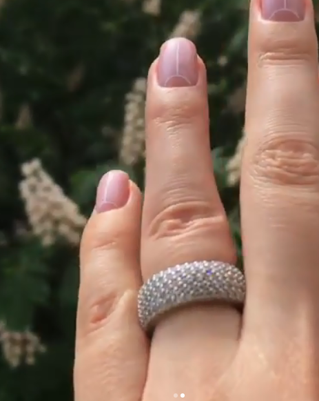 Серебряное кольцо бочонок с камнями фото